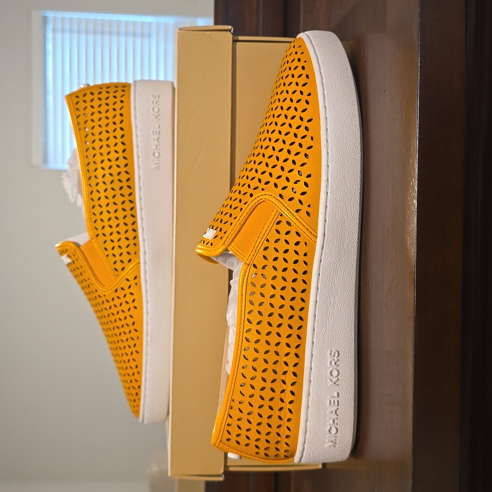 NWT- Michael Michael Kors Olivia Perforated Leather Slip-On Sneaker- Size 9.5 M